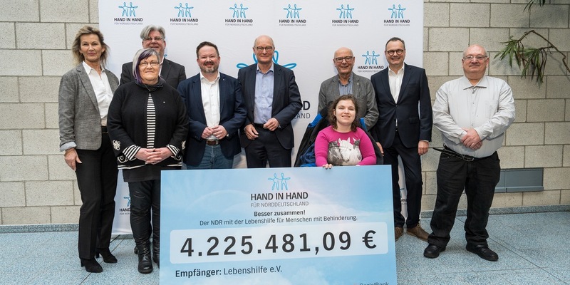 Erfolgreiche NDR Benefizaktion Hand in Hand für Norddeutschland: Rund 4,2 Millionen Euro für Menschen mit Behinderung zusammengekommen - Foto: presseportal.de