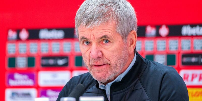 Für Friedhelm Funkel sei es ein Ziel, in den nächsten Spielen den Schulterschluss mit den Fans zu verstärken. - Foto: Werner Schmitt/dpa