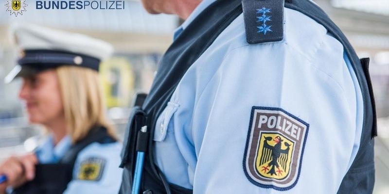 Bundespolizeidirektion München: Verwendung von Kennzeichen verfassungswidriger Organisationen - Exhibitionistische Handlungen - Foto: presseportal.de