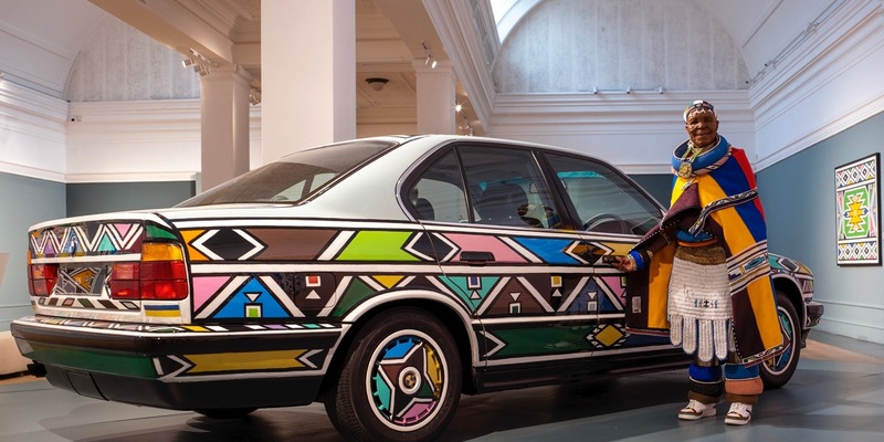 Retrospektive zu südafrikanischer Künstlerin Esther Mahlangu zeigt ihr BMW Art Car - Foto: presseportal.de