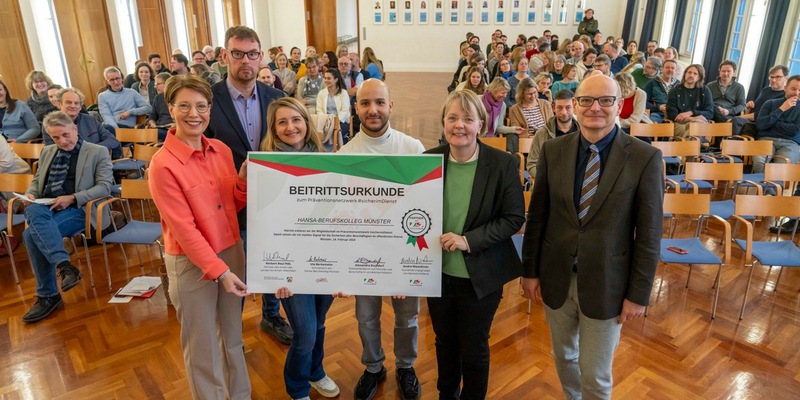 Das Hansa-Berufskolleg Münster tritt für den Schutz und die Sicherheit seiner Lehrkräfte und aller am Schulleben Beteiligten dem Präventionsnetzwerk #sicherimDienst bei - Foto: presseportal.de