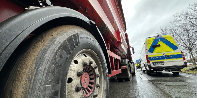 POL-DO: Großkontrolle in Dortmund-Mengede für das #LEBEN: 378 Fahrzeuge im Güterverkehr überprüft - Foto: presseportal.de