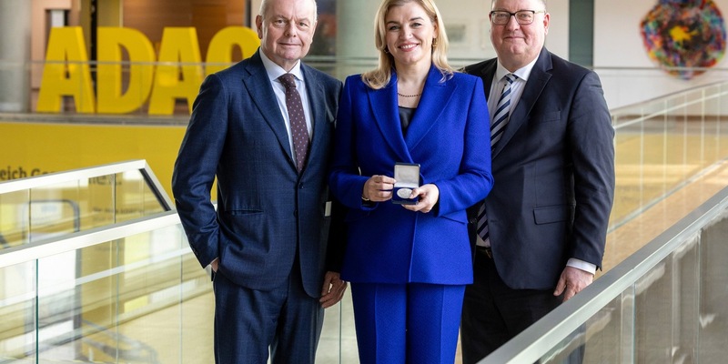 ADAC engagiert sich für Nachhaltigkeit im Tourismus / Christophorus Medaille für kroatische Tourismusministerin Brnjac - Foto: presseportal.de