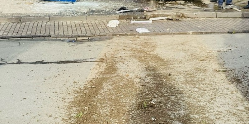 FW-E: Schwerer Verkehrsunfall - Pkw fährt in Bushaltestelle - Foto: presseportal.de