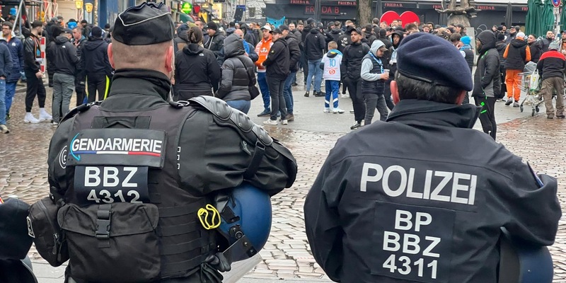 BPOL-HH: 1/2: Anreisephase: Europa League in Hamburg - Einsatz der Bundespolizei zur Fußball-Begegnung FK Schachtar Donezk - Olympique Marseille - Foto: presseportal.de
