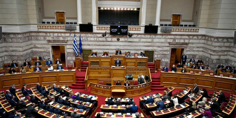 Nach der Verabschiedung des Gesetzes ist Griechenland das erste mehrheitlich christlich orthodoxe Land, das die standesamtliche Ehe zwischen gleichgeschlechtigen Menschen ermöglicht. - Foto: Michael Varaklas/AP/dpa