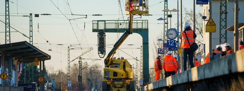 Ab diesem Montag (15. Juli) wird die Bahnstrecke zwischen Mannheim und Frankfurt für Bauarbeiten voll gesperrt. (Archivbild) - Foto: Andreas Arnold/dpa