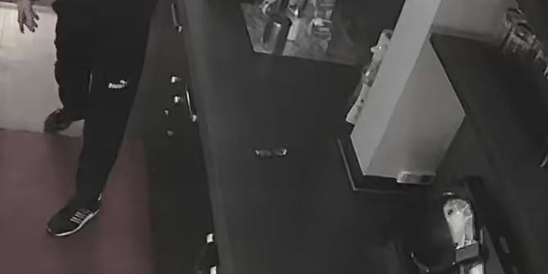 POL-OF: Öffentlichkeitsfahndung nach Raubstraftaten: Staatsanwaltschaft und Kriminalpolizei veröffentlichen Bilder und bitten um Hinweise - Foto: presseportal.de