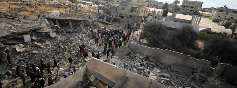 Zerstörte Gebäude in Rafah. - Foto: Yasser Qudih/XinHua/dpa