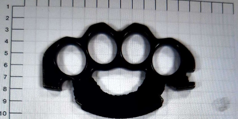 BPOL NRW: Ohne Ticket - Bundespolizei stellt Jugendlichen mit Schlagring - Foto: presseportal.de