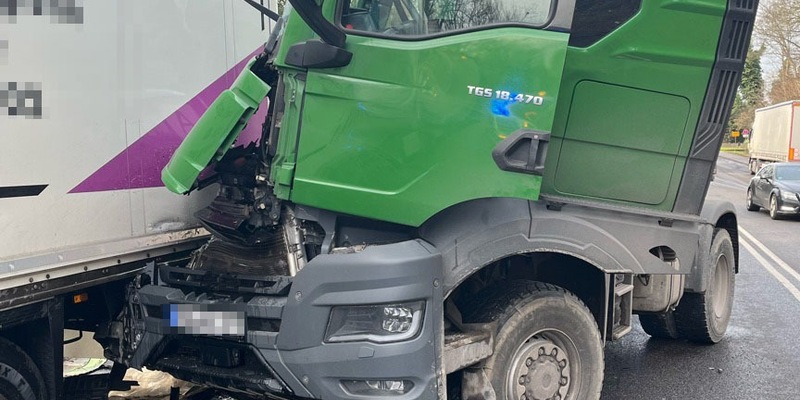 POL-DU: Mündelheim: Lkw prallt gegen Lkw - Foto: presseportal.de