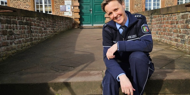POL-DN: Ein neues Kapitel - Polizeihauptkommissarin Sabrina Zilgens startet als Bezirksdienstbeamtin in Niederzier - Foto: presseportal.de