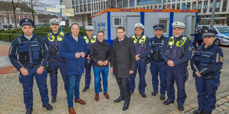 POL-HAM: Gemeinsame Pressemitteilung der Polizei Hamm und Stadt Hamm: Sicherheitskooperation geht in die nächste Phase - Polizei und Stadt eröffnen SiKo-Point-Containeranlage im Bahnhofsquartier - Foto: presseportal.de