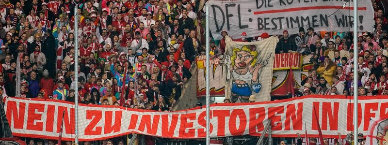 In den vergangenen Wochen gab es zahlreiche Proteste gegen einen Investoren-Einstieg bei der DFL. - Foto: Uwe Anspach/dpa