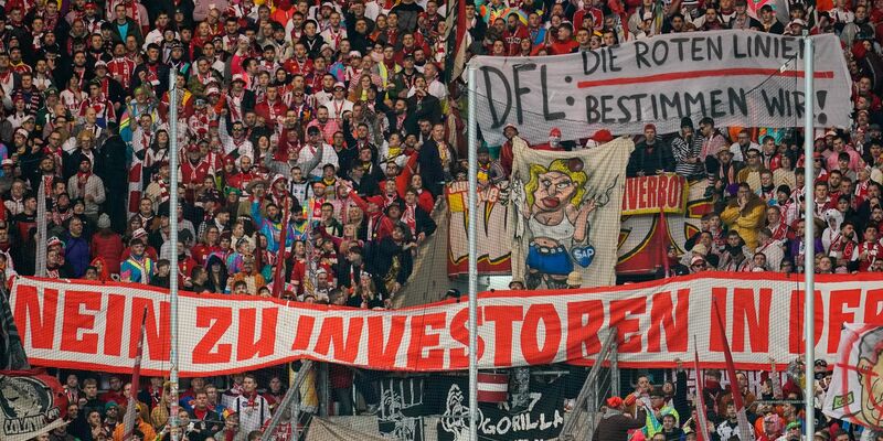 In den vergangenen Wochen gab es zahlreiche Proteste gegen einen Investoren-Einstieg bei der DFL. - Foto: Uwe Anspach/dpa