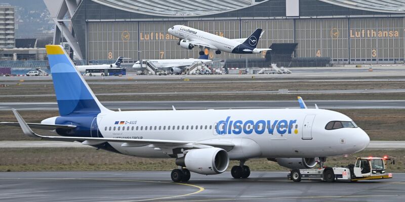 Die kleine Ferienfluggesellschaft Discover startet ausschließlich von Frankfurt und München. - Foto: Arne Dedert/dpa