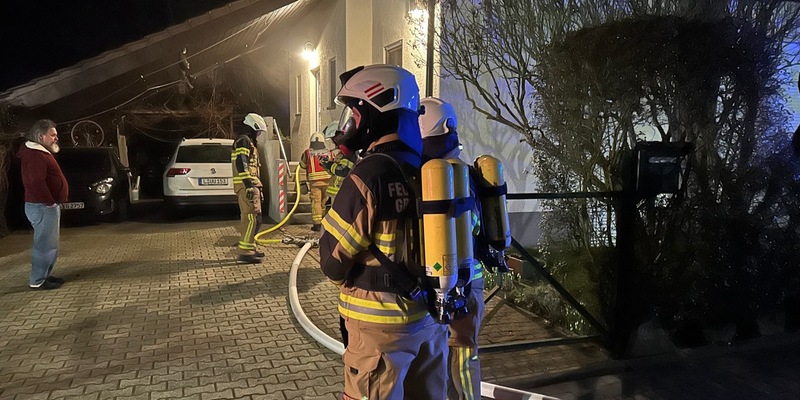 FW LK Leipzig: Kellerbrand im Groitzscher Ortsteil Großpriesligk - Foto: presseportal.de