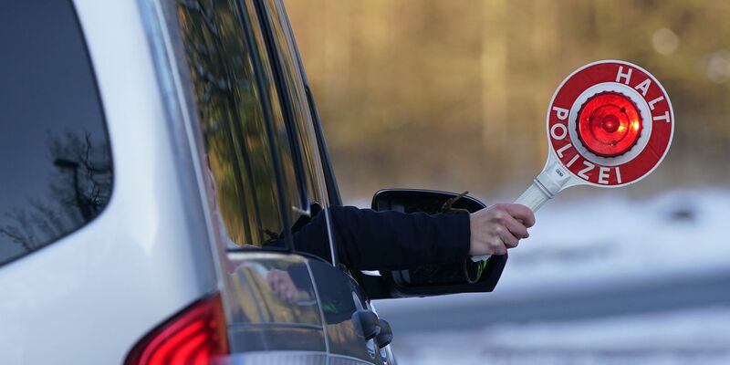 Der ADAC warnt vor der bewusstseinsverändernden Wirkung von Cannabis für Autofahrer. - Foto: Marcus Brandt/dpa