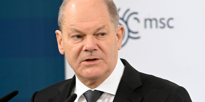 Bundeskanzler Olaf Scholz (SPD) spricht während der 60. Münchner Sicherheitskonferenz). - Foto: Felix Hörhager/dpa