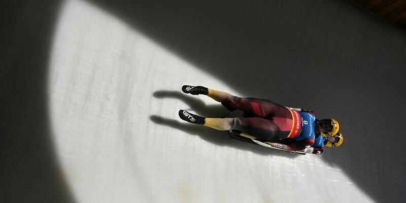 Dajana Eitberger und Saskia Schirmer waren beim Rodel-Weltcup in Oberhof die Schnellsten. - Foto: Martin Schutt/dpa