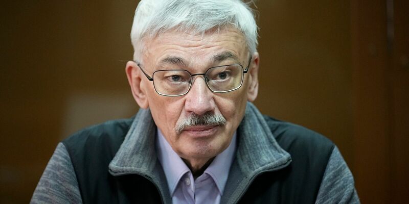 Oleg Orlow von der mit dem Friedensnobelpreis ausgezeichneten Menschenrechtsorganisation Memorial. - Foto: Alexander Zemlianichenko/AP