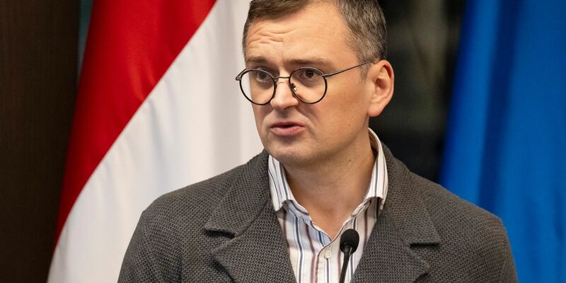 «Die Tatsache, dass Sie kein klares Nein hören, ist schon eine Antwort an sich», sagt der ukrainische Außenminister Dmytro Kuleba. - Foto: Denes Erdos/AP/dpa