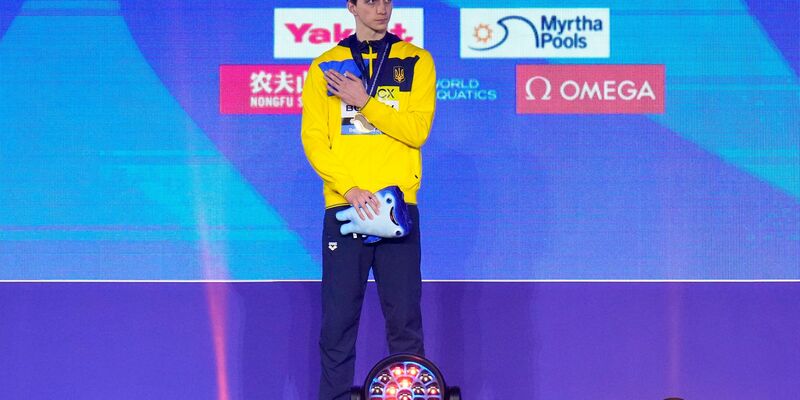 Gewinnt bei der Schwimm-WM in Doha die Goldmedaille über 50 Meter Freistil: Wladyslaw Buchow. - Foto: Hassan Ammar/AP