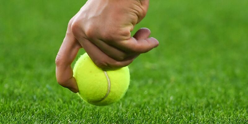 Fan-Proteste sorgen in der Bundesliga immer wieder für Spielunterbrechungen. - Foto: Swen Pförtner/dpa