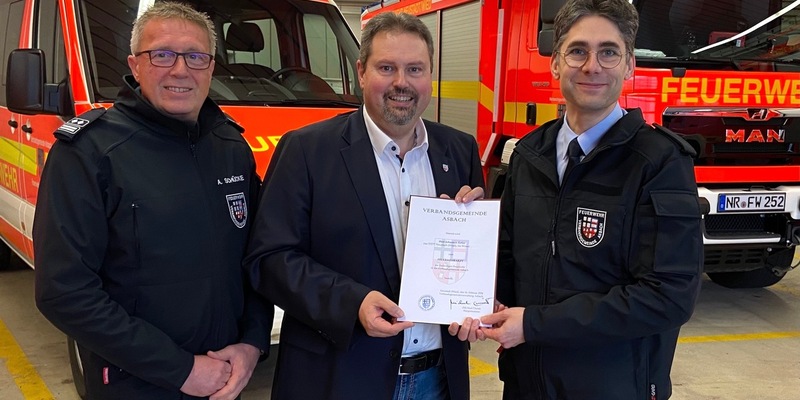 FW VG Asbach: Feuerwehrarzt in der Verbandsgemeinde Asbach ernannt - Foto: presseportal.de