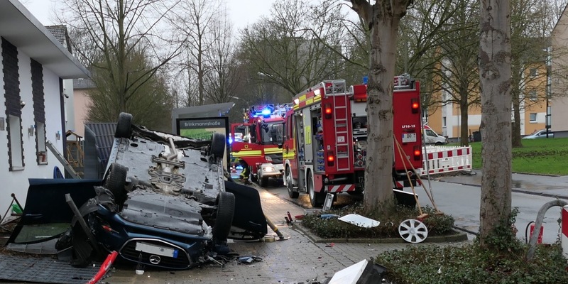 FW-DO: Verkehrsunfall in Nette. Eingeklemmte Person in überschlagenem Pkw. - Foto: presseportal.de