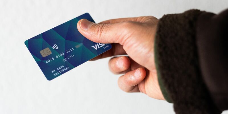 14 Bundesländer sind bei der geplanten Bezahlkarte für Flüchtlinge dabei, nur Bayern und Mecklenburg-Vorpommern gehen eigene Wege. (Archivbild) - Foto: Philipp von Ditfurth/dpa