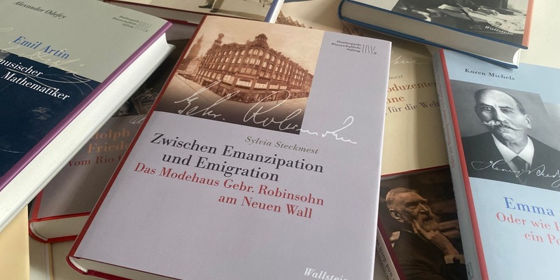 Von überall zum Neuen Wall / Sylvia Steckmest erkundet am Beispiel der Familie Robinsohn die Mode- und Textiltradition Hamburgs - Foto: presseportal.de