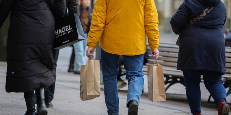 Nach Ansicht von Wirtschaftwissenschaftlern steigt die Gefahr einer Rezession. - Foto: Christian Charisius/dpa