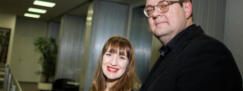 Sie sind das neue Führungs-Duo für die Linke im Bundestag: Heidi Reichinnek und Sören Pellmann. - Foto: Carsten Koall/dpa