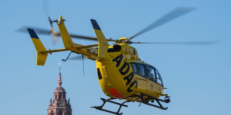 Unfälle jeder Art - ob im Verkehr, bei der Arbeit, Freizeit oder im Sport - machen etwa 30 Prozent der Rettungseinsätze aus der Luft aus. - Foto: Andreas Arnold/dpa