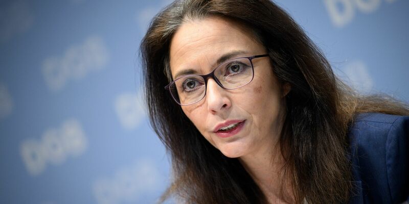 Yasmin Fahimi fordert, dass auch Beamte, Selbstständige und Politiker in die Rentenversicherung einzahlen müssen. - Foto: Bernd von Jutrczenka/dpa