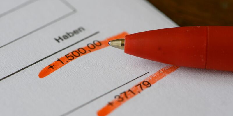 Auch bei kleineren und mittleren Einkommen lohne sich Mehrarbeit kaum, so Wirtschaftsforscher Clemens Fuest (Symbolbild). - Foto: Robert Michael/dpa-Zentralbild/dpa