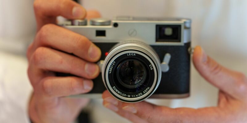 Neben den bekannten Kameras und Sportoptikgeräten besetzt die Leica Camera Group weitere Geschäftsfelder. - Foto: Andreas Arnold/dpa