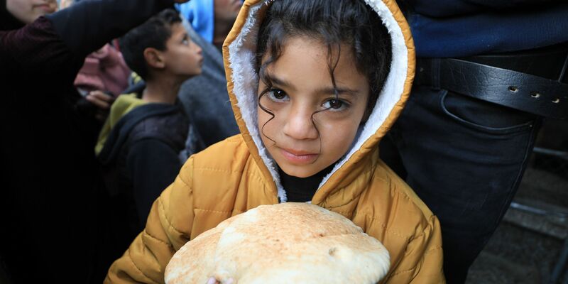 Im Zuge des Krieges ist die Zahl der unterernährten Kinder nach Angaben der WHO stark angestiegen. - Foto: Yasser Qudih/XinHua/dpa