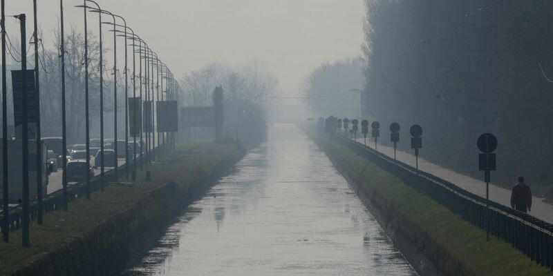 Mit zahlreichen Maßnahmen versucht man in Mailand, der schmutzigen Luft Herr zu werden. - Foto: Luca Bruno/AP/dpa