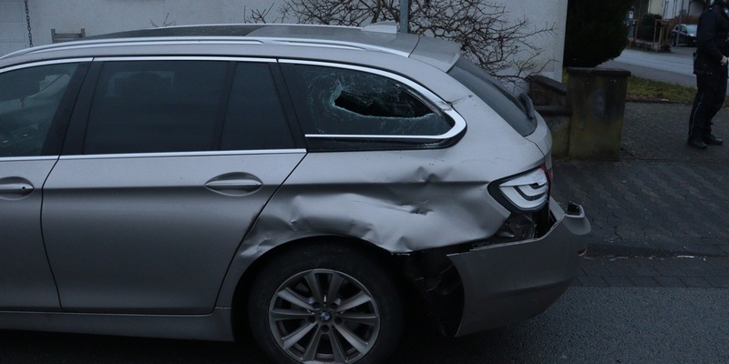 POL-HF: Unfallverursacher flüchtet- Beschädigung an geparkten BMW - Foto: presseportal.de