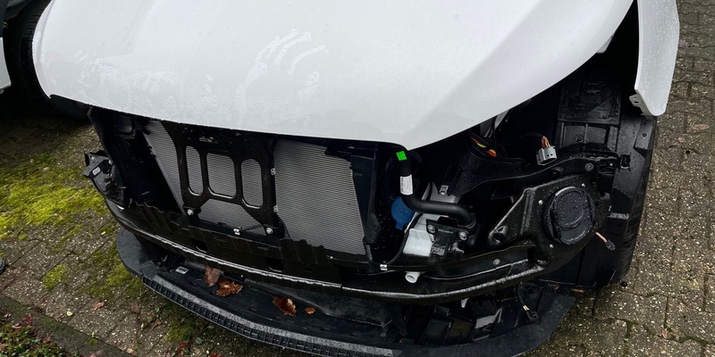 POL-GM: Autoteile von vier Lastwagen gestohlen - Foto: presseportal.de