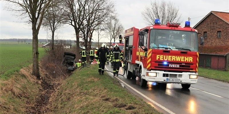 POL-HX: Auto gerät in den Straßengraben - Foto: presseportal.de