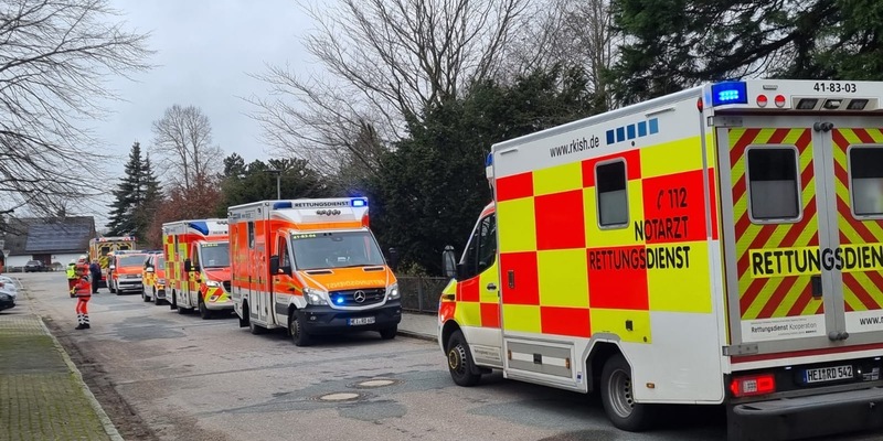 FW Bad Segeberg: 4 Personen aus verrauchtem Wohnhaus gerettet - Foto: presseportal.de