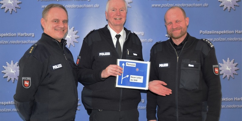 POL-WL: Führungswechsel bei der Autobahnpolizei - Dienststellenleiter geht in Pension - Foto: presseportal.de