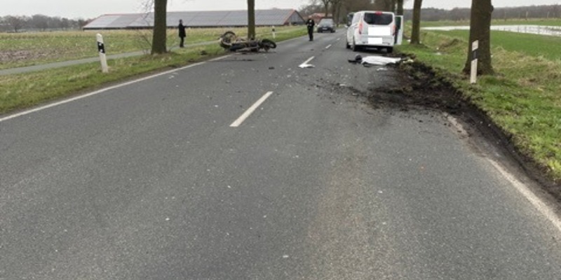POL-CUX: Schwerer Verkehrsunfall zwischen Bramstedt und Bokel - Motorradfahrer verstirbt noch an der Unfallstelle (Lichtbild in der Anlage) - Foto: presseportal.de