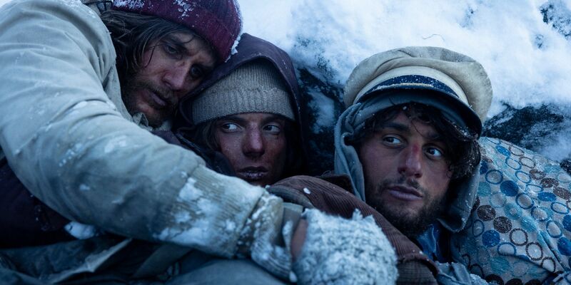 Eine Szene aus dem Film Die Schneegesellschaft. - Foto: -
