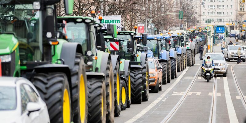 Die Union will dem Gesetz nur zustimmen, wenn SPD, Grüne und FDP auf die geplante Streichung der Steuervergünstigung beim Agrardiesel verzichten. - Foto: Christoph Soeder/dpa