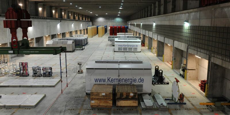 Nach jahrelangem Streit um den Standort Gorleben war der Salzstock im Landkreis Lüchow-Dannenberg im Jahr 2020 aus der Endlagersuche für Atommüll herausgefallen - er bleibt aber noch lange Atommüllstandort. - Foto: Julian Stratenschulte/dpa