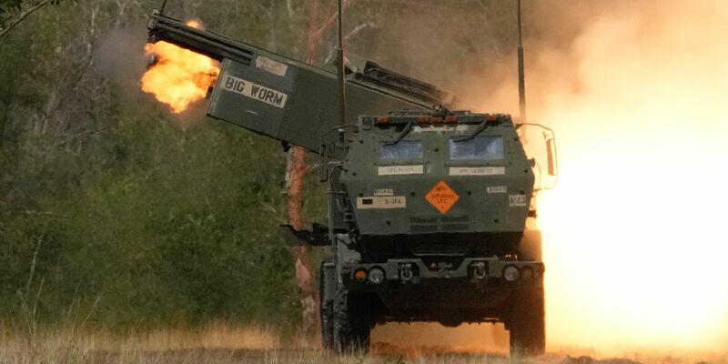 Ein us-amerikanisches Mehrfachraketenwerfer-Artilleriesystem vom Typ Himars (Archivbild). - Foto: Aaron Favila/AP/dpa